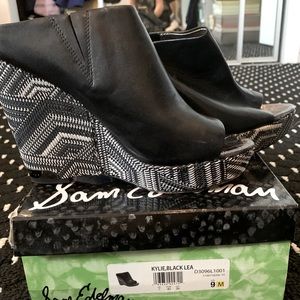 Sam Edelman geometric wedges